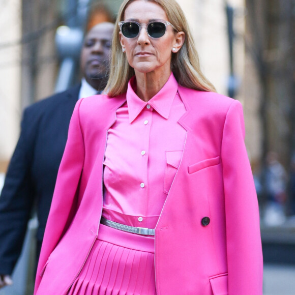 Celine Dion a choisi de s'habiller en rose pour la Journée Internationale pour les Droits des Femmes à New York le 7 mars 2020.