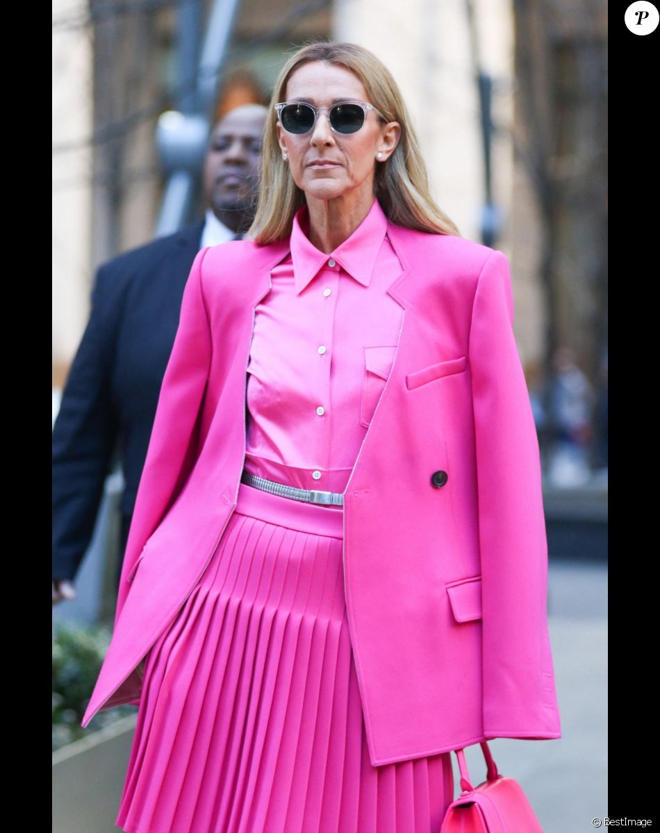 Celine Dion a choisi de s'habiller en rose pour la Journée Internationale pour les Droits des Femmes à New York le 7 mars 2020.