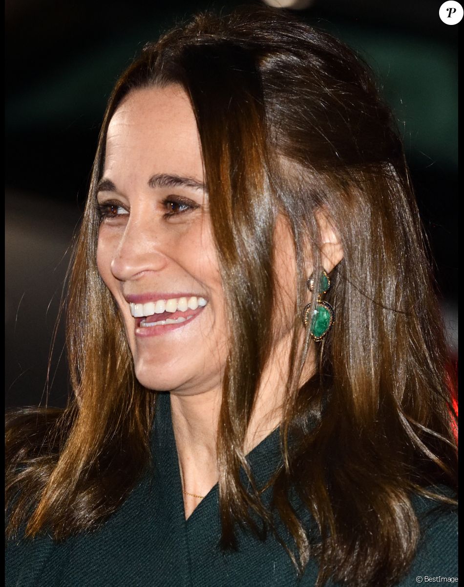 Pippa Middleton - La famille royale arrive au service de chant communautaire Together At Christmas à l'abbaye de Westminster à Londres le 8 décembre 2021.