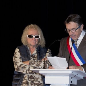 Michel Polnareff et Patrick Rossilli - Inauguration du centre culturel Michel Polnareff à Fontenay-Trésigny, le 25 novembre 2016.