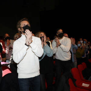 Philippe Lacheau et sa compagne Elodie Fontan et Tarek Boudali lors de la cérémonie d'ouverture de la 25ème édition du Festival international du film de comédie de l'Alpe d'Huez le 17 janvier 2022. © Dominique Jacovides / Bestimage