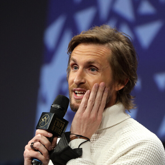 Philippe Lacheau lors de la cérémonie d'ouverture de la 25ème édition du Festival international du film de comédie de l'Alpe d'Huez le 17 janvier 2022. © Dominique Jacovides / Bestimage