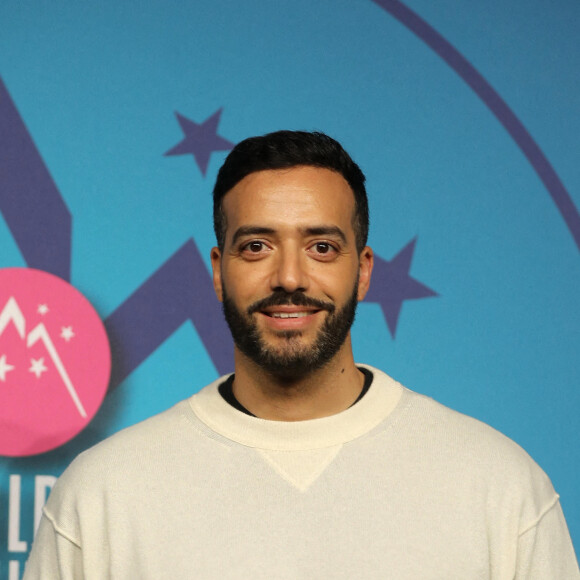 Tarek Boudali au photocall de la soirée d'ouverture de la 25ème édition du Festival international du film de comédie de l'Alpe d'Huez le 17 janvier 2022. © Dominique Jacovides / Bestimage