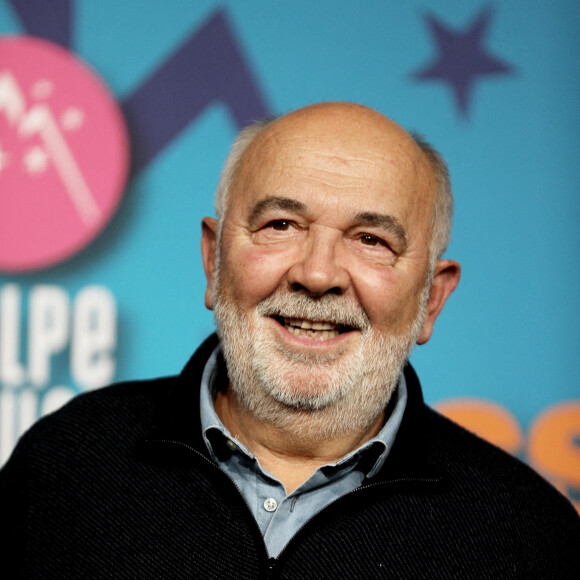 Gérard Jugnot au photocall de la soirée d'ouverture de la 25ème édition du Festival international du film de comédie de l'Alpe d'Huez le 17 janvier 2022. © Dominique Jacovides / Bestimage