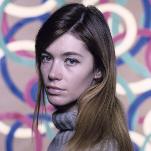 Archives - En France, à Paris, portrait studio de Francoise Hardy.