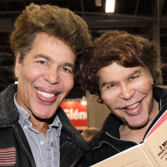 Igor et Grichka Bogdanov (Bogdanoff) expose au "Salon du Livre de Paris 2019 (Livre Paris)" à la Porte de Versailles à Paris, le 28 mars 2019. © Cédric Perrin/Bestimage