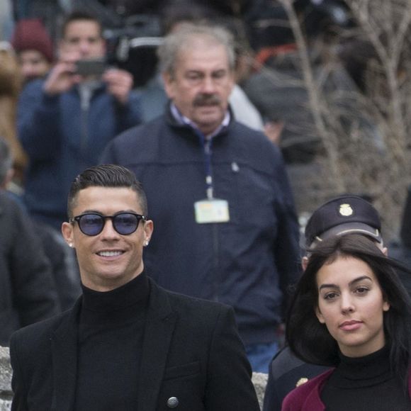 Cristiano Ronaldo quitte le tribunal avec sa compagne Georgina Rodríguez à Madrid le 22 janvier 2019.