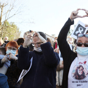 La famille et les proches se sont réunis pour une marche blanche en hommage à Delphine Jubillar, l'infirmière de 33 ans, disparue il y a un an, à Cagnac-les-Mines. Le 19 décembre 2021 © Patrick Bernard / Bestimage