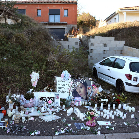 La famille et les proches se sont réunis pour une marche blanche en hommage à Delphine Jubillar, l'infirmière de 33 ans, disparue il y a un an, à Cagnac-les-Mines. Le 19 décembre 2021 © Patrick Bernard / Bestimage