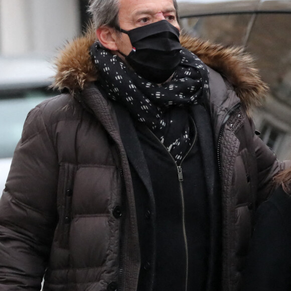 Jean-Luc Reichmann - Arrivées - Cérémonie religieuse en hommage au joueur Christophe Dominici en l'église Saint-Cécile à Boulogne-Billancourt le 2 décembre 2020