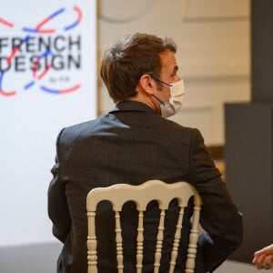 Le président Emmanuel Macron, accompagné de sa femme Brigitte, lors de la remise du prix French Design 100 au palais de l'Elysée à Paris le 20 janvier 2022. © Eric Tschaen / Pool / Bestimage 