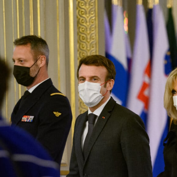 Le président Emmanuel Macron et la première dame Brigitte Macron lors de la remise du prix French Design 100 au palais de l'Elysée à Paris le 20 janvier 2022. © Eric Tschaen / Pool / Bestimage 