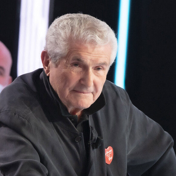 Claude Lelouch sur le plateau de l'émission Touche pas à mon poste (TPMP) diffusée en direct sur C8 le 18 janvier 2022 © Jack Tribeca / Bestimage 