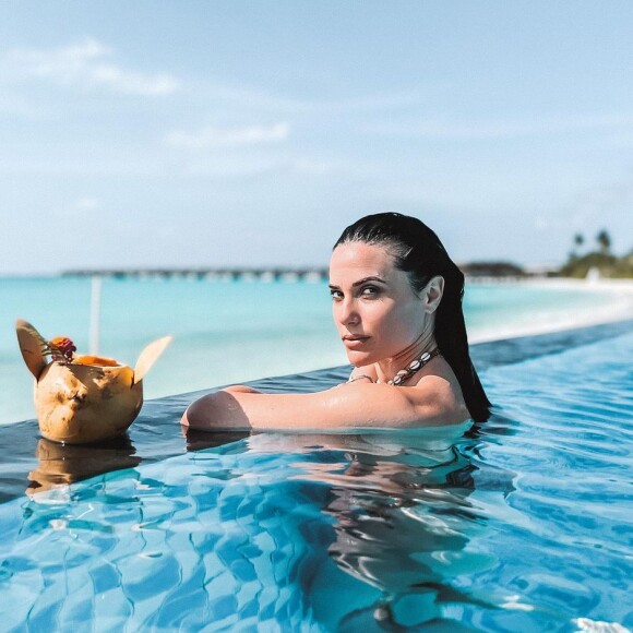 Capucine Anav fiancée à Victor, aux Maldives ?