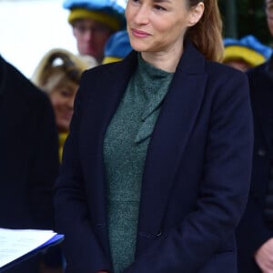 Vanessa Demouy - La confrérie de Belnus a procédé à l'intronisation des invités du Comité des fêtes de Beaune et du Pays beaunois, V. Demouy, D. Fernandez et P. Verdier après une messe en la basilique de Beaune. © Giancarlo Gorassini/Bestimage