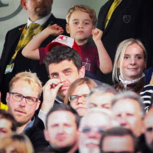 Le prince William, duc de Cambridge, Catherine (Kate) Middleton, duchesse de Cambridge et leurs enfants, le prince George et la princesse Charlotte, assistent à un match de Premier League opposant Norwich City à Aston Villa au stade Carrow Road, à Norwich, Royaume Uni, le 5 octobre 2019.