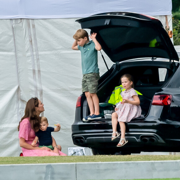 Catherine (Kate) Middleton, duchesse de Cambridge avec ses enfants, le prince George de Cambridge, la princesse Charlotte de Cambridge et le prince Louis de Cambridge lors d'un match de polo de bienfaisance King Power Royal Charity Polo Day à Wokinghan, comté de Berkshire, Royaume Uni, le 10 juillet 2019.