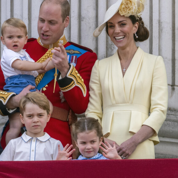 Le prince William, duc de Cambridge, et Catherine (Kate) Middleton, duchesse de Cambridge, le prince George de Cambridge la princesse Charlotte de Cambridge, le prince Louis de Cambridge - La famille royale au balcon du palais de Buckingham lors de la parade Trooping the Colour 2019, célébrant le 93ème anniversaire de la reine Elisabeth II, Londres, le 8 juin 2019.