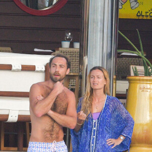 James Middleton et sa fiancée Alizée Thévenet sont en vacances sur la plage de l'hôtel Eden Rock à Saint Barthélémy le 4 janvier 2020.