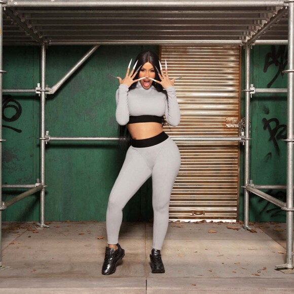 Cardi B pose pour la nouvelle campagne de Reebok 