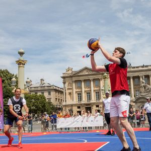 Yannick Agnel - Journée Paris 2024 sur la place de La Concorde à Paris le 23 juin 2019. La Concorde s'est transformée le temps d'une journée pour devenir un magnifique parc sportif urbain au coeur de Paris et inviter petits et grands, en famille, entre amis, à partager des moments inoubliables au contact des plus grands athlètes. © Cyril Moreau/Bestimage