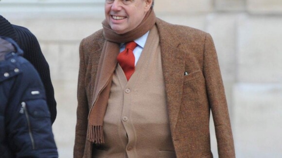 Frédéric Mitterrand, blessé mais souriant... a participé au premier conseil des ministres de l'année !