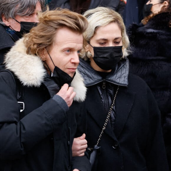 Alex Lutz, Alysson Paradis - Sorties des obsèques (bénédiction) de Gaspard Ulliel en l'église Saint-Eustache à Paris. Le 27 janvier 2022 © Jacovides-Moreau / Bestimage 