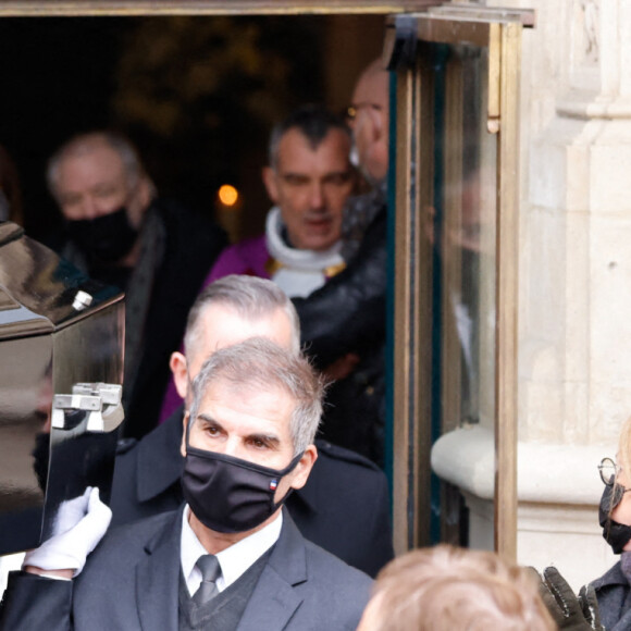 Illustration cercueil - Sorties des obsèques (bénédiction) de Gaspard Ulliel en l'église Saint-Eustache à Paris. Le 27 janvier 2022 © Jacovides-Moreau / Bestimage 