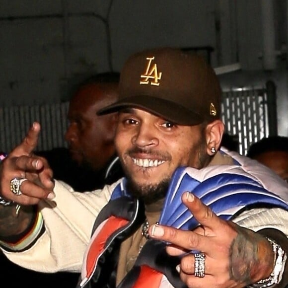Chris Brown et Bobby Shmurda à la sortie du restaurant "Craigs" à Los Angeles, le 14 mai 2021. 