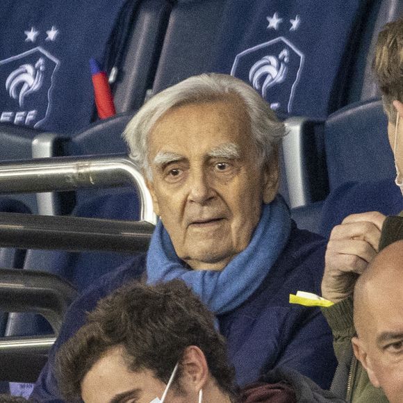 L'homme de lettres s'est éteint à 89 ans
Bernard Pivot dans les tribunes lors du match de football de qualification pour la Coupe du monde 2022 entre la France et le Kazakhstan au stade Parc des Princes à Paris, France, le 13 novembre 2021. La France a gagné 8-0. © Cyril Moreau/Bestimage