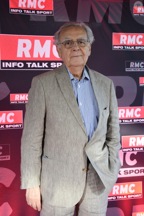 Bernard Pivot - JM Larqué présente sa dernière émission "Larqué Foot" sur RMC en direct d'un Bateaux-Mouches à Paris le 8 juin 2018 © Giancarlo Gorassini/Bestimage