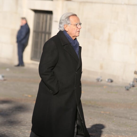 Bernard Pivot - Arrivées aux obsèques de Claude Imbert en l'église Saint-Sulpice à Paris, le 29 novembre 2016.