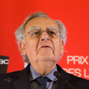 Bernard Pivot - Cérémonie de remise du Prix Goncourt des Lycéens 2015 à Paris, le 1er décembre 2015. © Romuald Meigneux/Bestimage