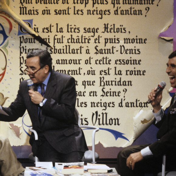 A Paris, Pierre Perret, Bernard Pivot et Jean-Pierre Foucault. Le 20 avril 1990. © Bernard Leguay via Bestimage