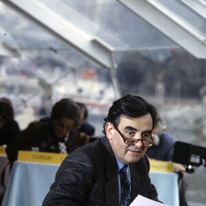 En France, à Paris, Bernard Pivot, lors des 3èmes Championnats de France d'orthographe se déroulant sur un bateau-mouche. Le 12 décembre 1987 © Jean Lenoir via Bestimage