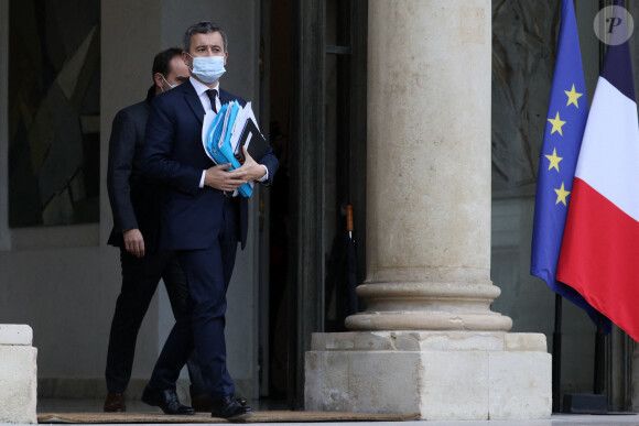 Gérald Darmanin, ministre de l'intérieur à la sortie du conseil des ministres, le 26 janvier 2022, au palais de l'Elysée, à Paris. © Stéphane Lemouton / Bestimage