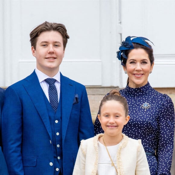 Le prince Frederik, la princesse Mary, le prince Christian, la princesse Isabella, la princesse Joséphine et le prince Vincent de Danemark - La famille royale du Danemark lors de la confirmation du prince Christian en l'église du château de Fredensborg, Danemark, le 15 mai 2021.