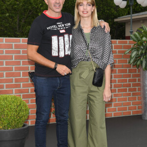 Nikos Aliagas avec sa femme Tina Grigoriou - Photocall à l'occasion de l'inauguration du nouveau Disney's Hotel New York - The Art of Marvel à Disneyland Paris le 26 juin 2021. © Guirec Coadic / Bestimage 