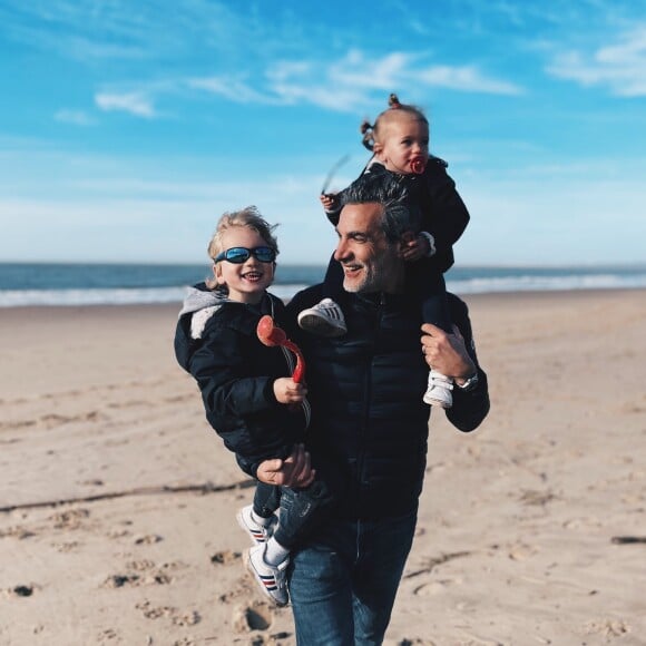 Patrick Guérineau en famille à la plage, janvier 2022