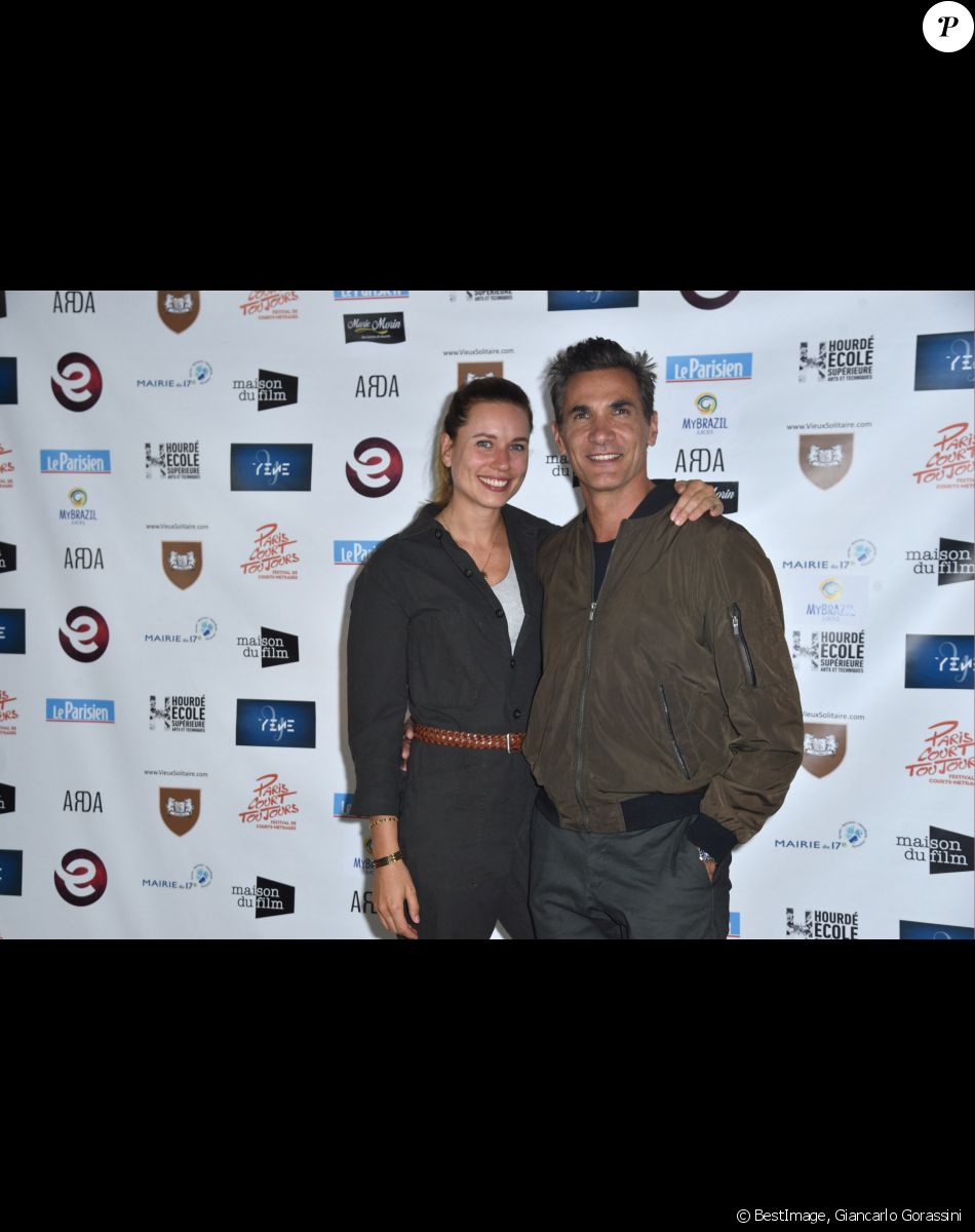 Patrick Guérineau et sa femme Lou lors du photocall de la 2ème édition du festival "Paris Court Toujours" au Théâtre de l'Européen à Paris le 20 septembre 2019. © Giancarlo Gorassini / Bestimage