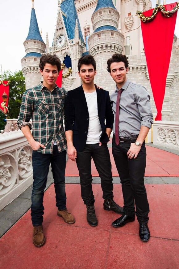 Les Jonas Brothers de passage à Disneyland, le 6 décembre 2009.