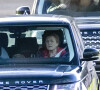 Le prince Andrew et son ex-femme Sarah Ferguson quittent le Royal Lodge à bord de leur Range Rover pour une promennade avec leur chien à Windsor le 30 janvier 2022.