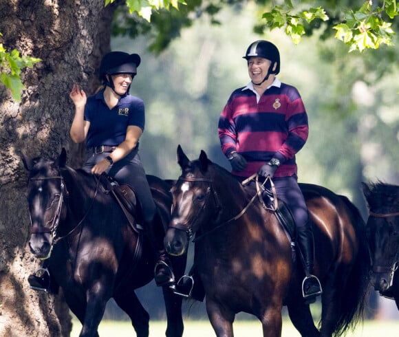 Le prince Andrew se promène à cheval de bon matin à Windsor, le 23 juillet 2021.