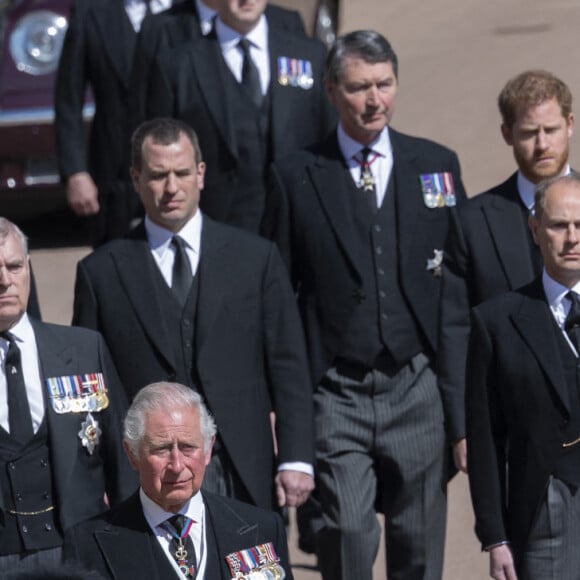 Le prince Charles, prince de Galles, la princesse Anne, le prince Andrew, duc d'York, le prince Edward, comte de Wessex, le prince William, duc de Cambridge, Peter Phillips, le prince Harry, duc de Sussex, David Armstrong-Jones, comte de Snowdon, Sir Timothy Laurence - Arrivées aux funérailles du prince Philip, duc d'Edimbourg à la chapelle Saint-Georges du château de Windsor, le 17 avril 2021.