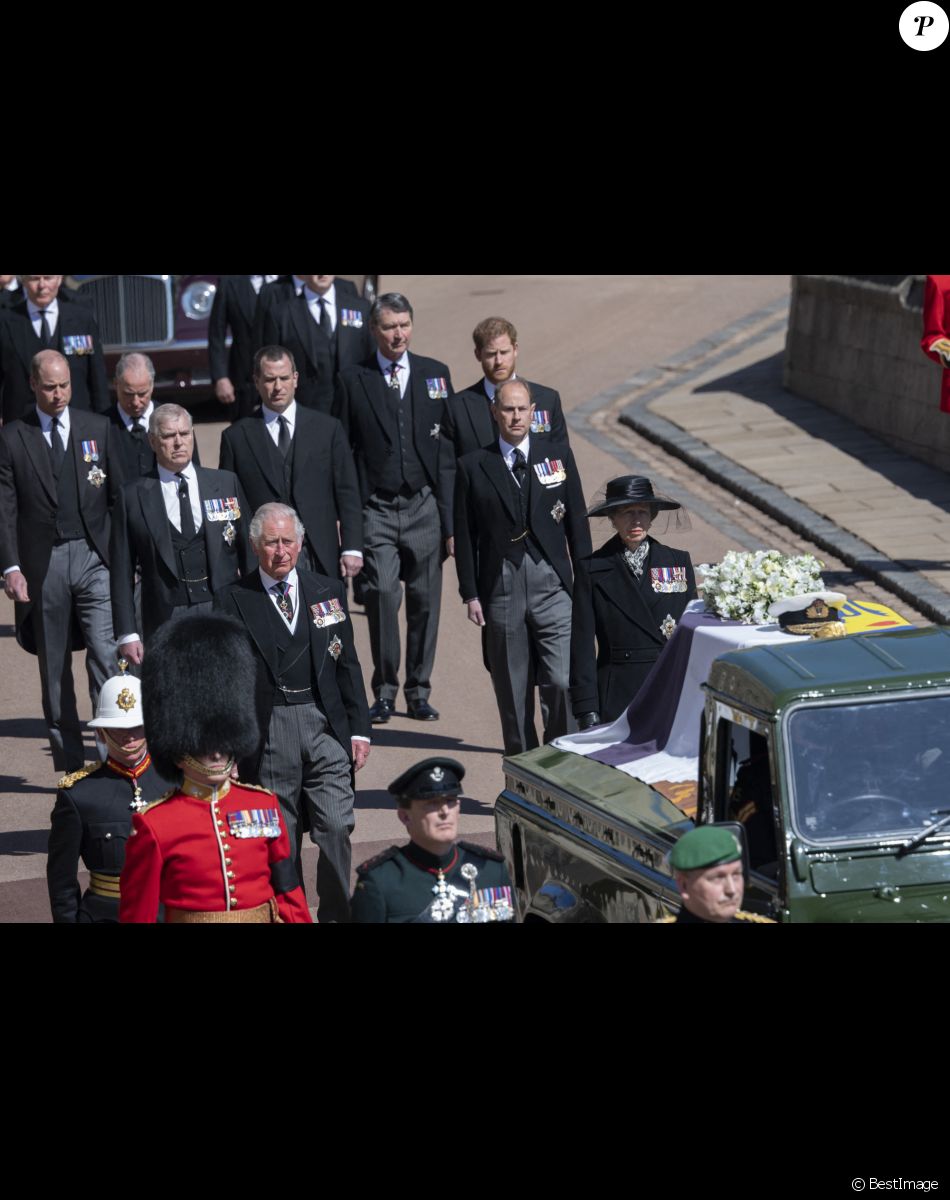 Le prince Charles, prince de Galles, la princesse Anne, le prince Andrew, duc d'York, le prince Edward, comte de Wessex, le prince William, duc de Cambridge, Peter Phillips, le prince Harry, duc de Sussex, David Armstrong-Jones, comte de Snowdon, Sir Timothy Laurence - Arrivées aux funérailles du prince Philip, duc d'Edimbourg à la chapelle Saint-Georges du château de Windsor, le 17 avril 2021.