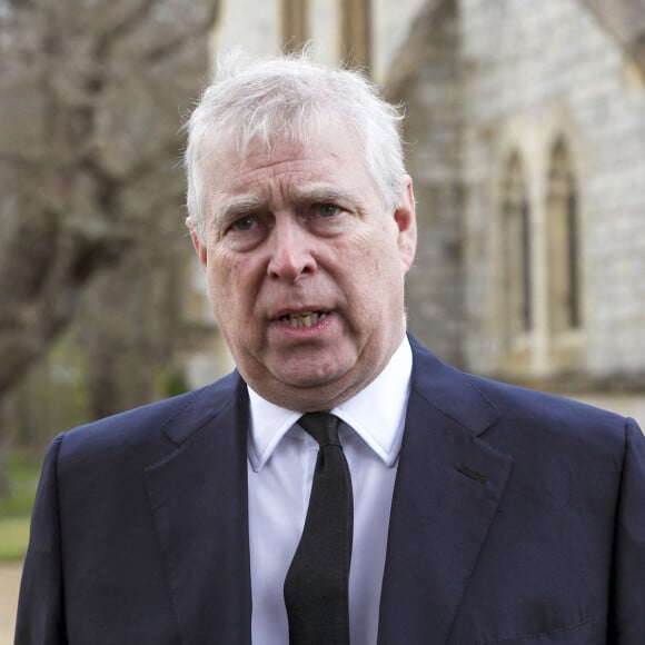 Le prince Andrew, duc York, devant la chapelle royale à Windsor, peu après le décès de son père le prince Philip.