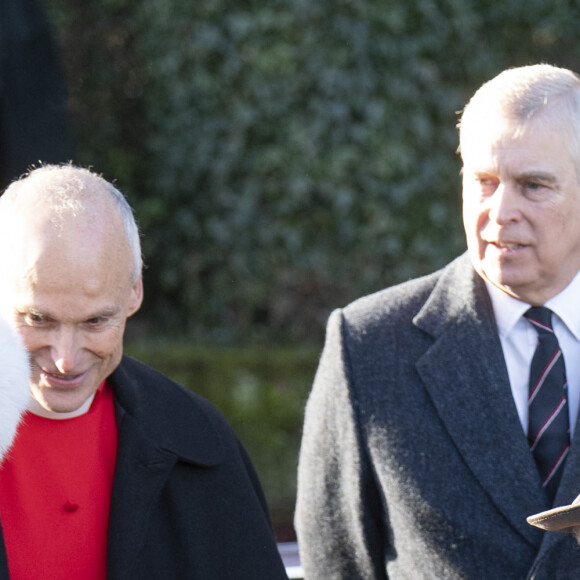 La reine Elisabeth II d'Angleterre et le prince Andrew, duc d'York, à leur arrivée au service dominical en l'église St Mary the Virgin à Hillington. Le 19 janvier 2020