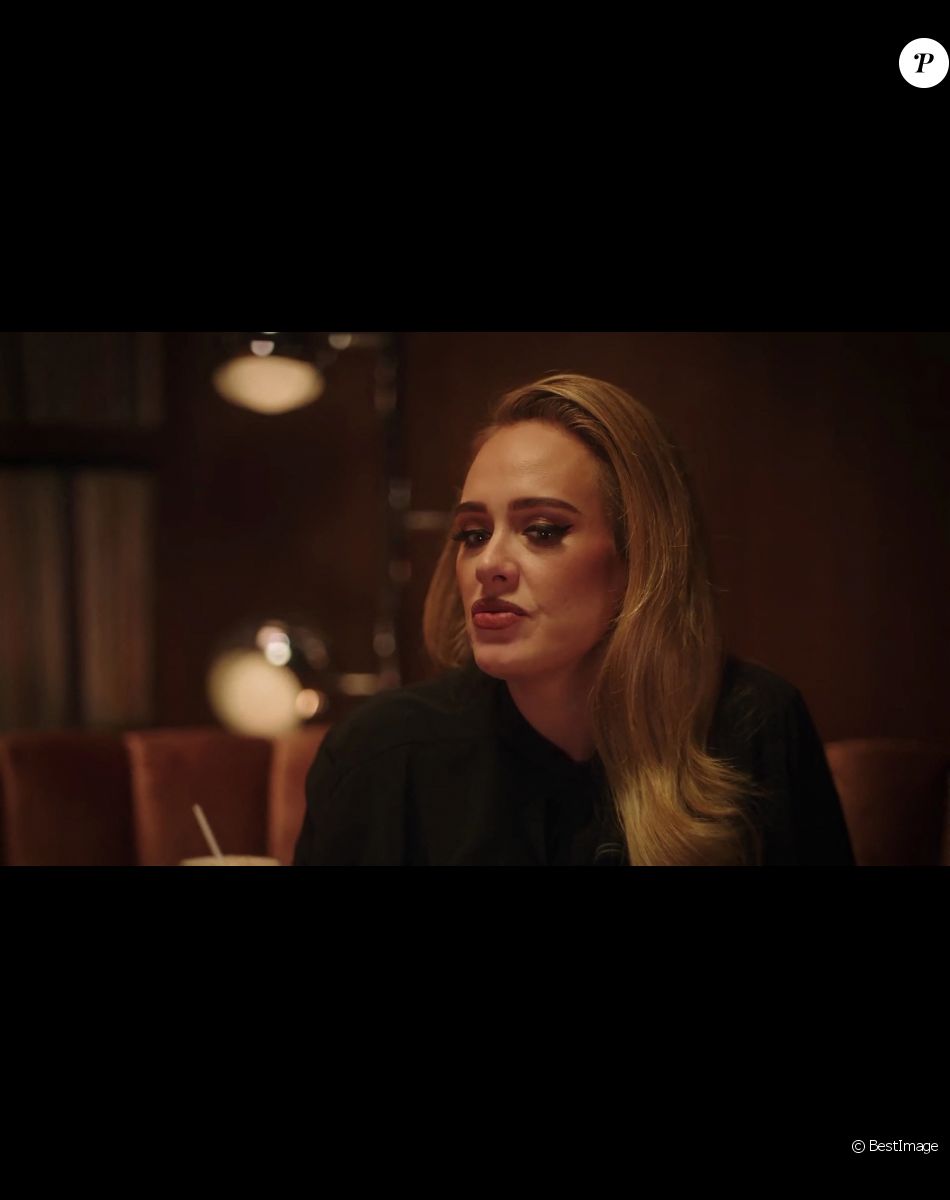 Adèle se confie dans une interview à Zane Lowe, à l'occasion de la sortie de son nouvel album. Los Angeles. Le 18 novembre 2021.
