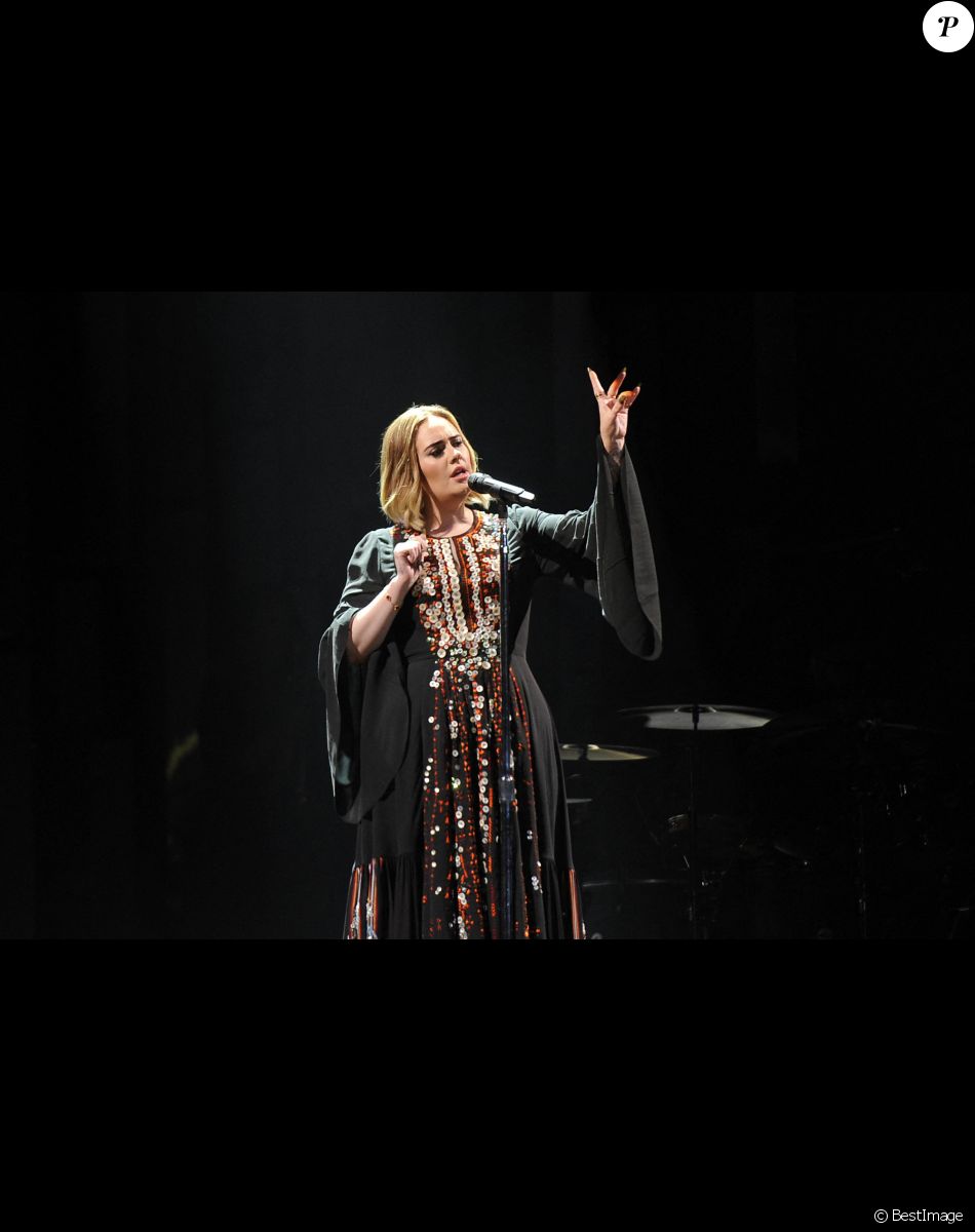 Adele à l'occasion du festival de Glastonbury le 25 juin 2016.