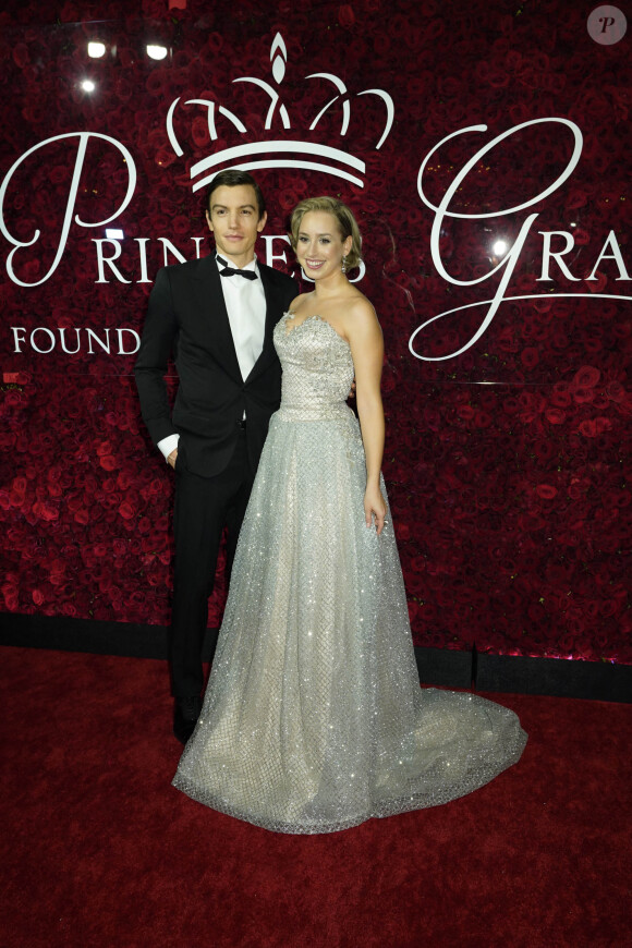 Ian Mellencamp sa compagne Jazmin Grace Grimaldi au photocall de la soirée Princess Grace Awards 2019 à l'hôtel Plaza de New York le 25 novembre 219.